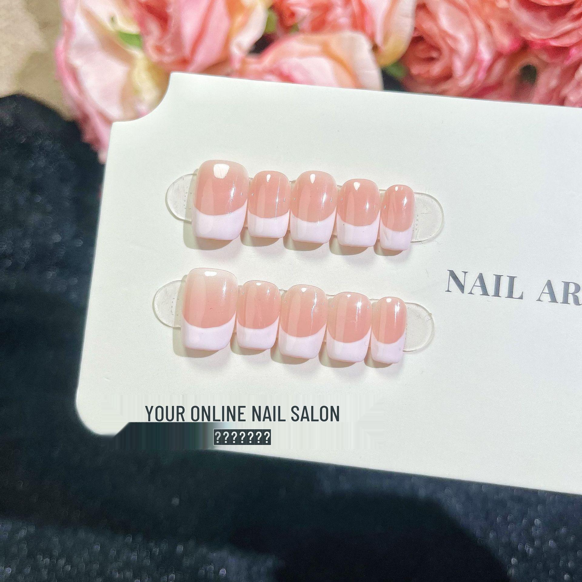 

Sweet Two-Tone Gradient Short Nail Art: Solid Color Handmade Wearable False Nails Medium