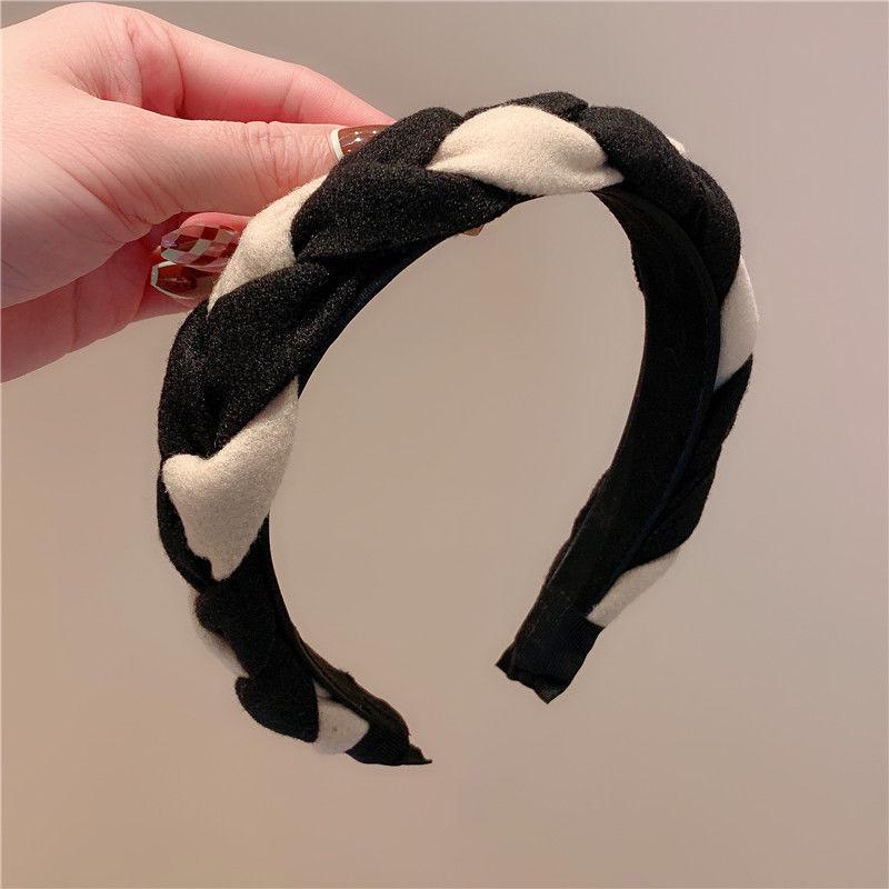 Hepburn Style Knitted Fishtail Braid Wide-Brimmed Headband for Women - Versatile and Elegant Hair Accessory
