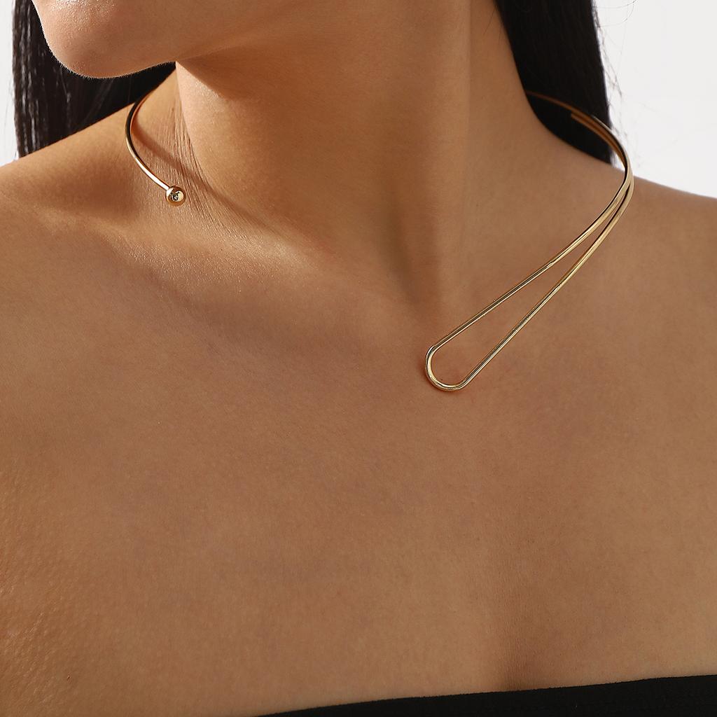 European and American fashion personalized geometric metal opening collar, simple hollow asymmetrical high-end necklace