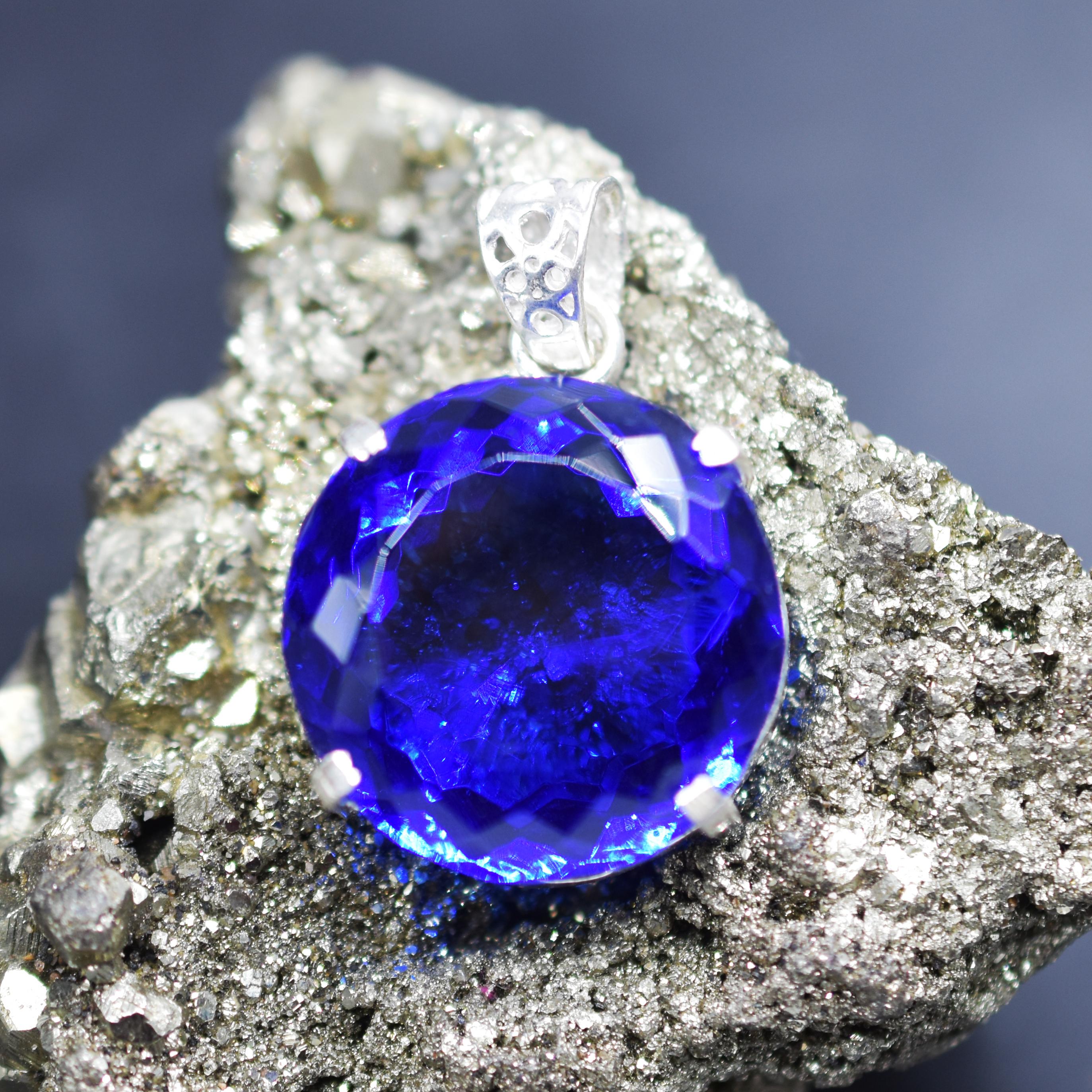 

925 Sterling Silver Pendant Round Blue Topaz 95.05 Ct Lab Created Gemstone MY-395-K 25.9 MM Approx. синій