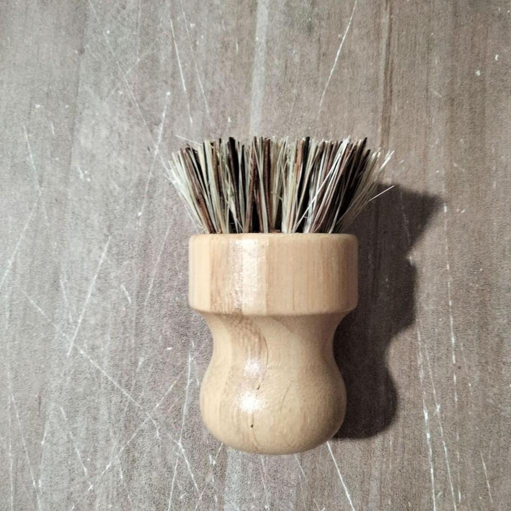 Exquisite Beech Wood & Sisal Dishwashing Brush with Short Handle for Kitchen Cleaning