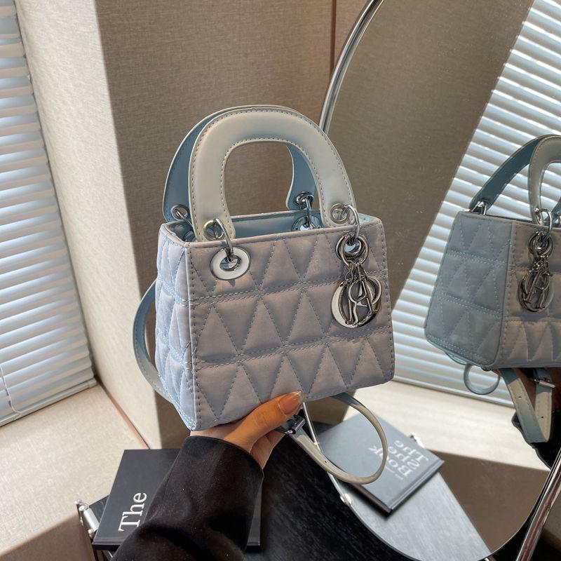 Trendy Crossbody Handbag: Versatile Single Shoulder Tote for Women