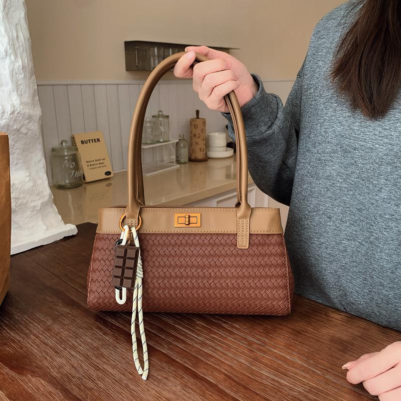 Woven handbag bag women's 2025 autumn and winter new trendy fashion shoulder messenger bag retro commuter armpit bag