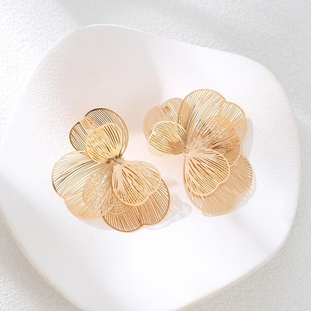 Elegant Golden Flower Stud Earrings Light Luxury Metal Earrings Hollow Flower Earrings  Party