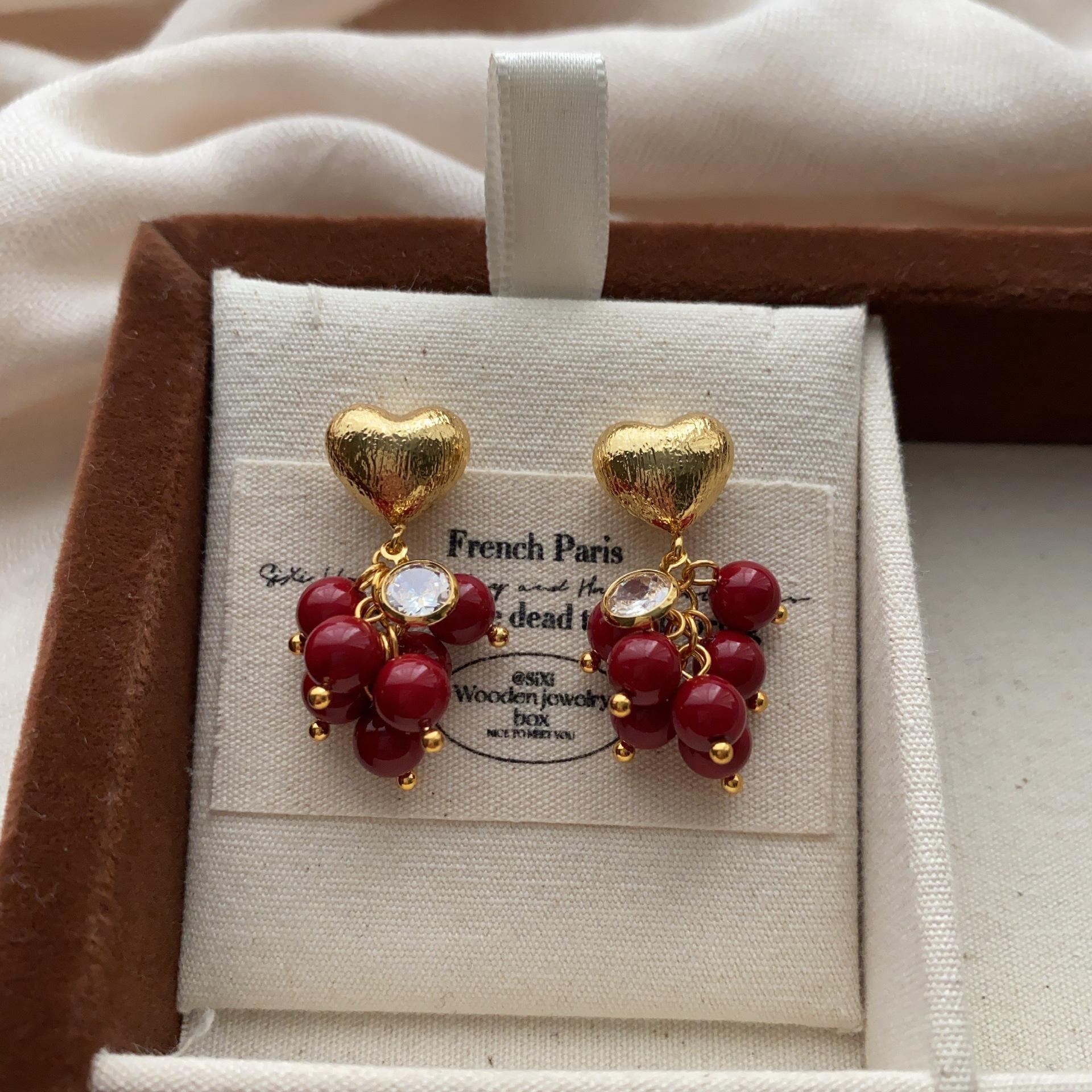 Classic Gold Heart-Shaped Handmade Bead String Earrings, Earrings, Retro Elegant Romantic Light Luxury Exquisite Niche Fashion Versatile