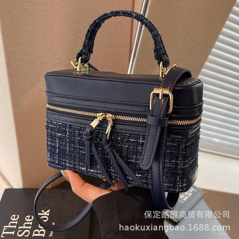 High-end Niche Bag Women's Autumn and Winter 2025 New Fashion Shoulder Messenger Bag Women's Portable Mini Bucket Bag