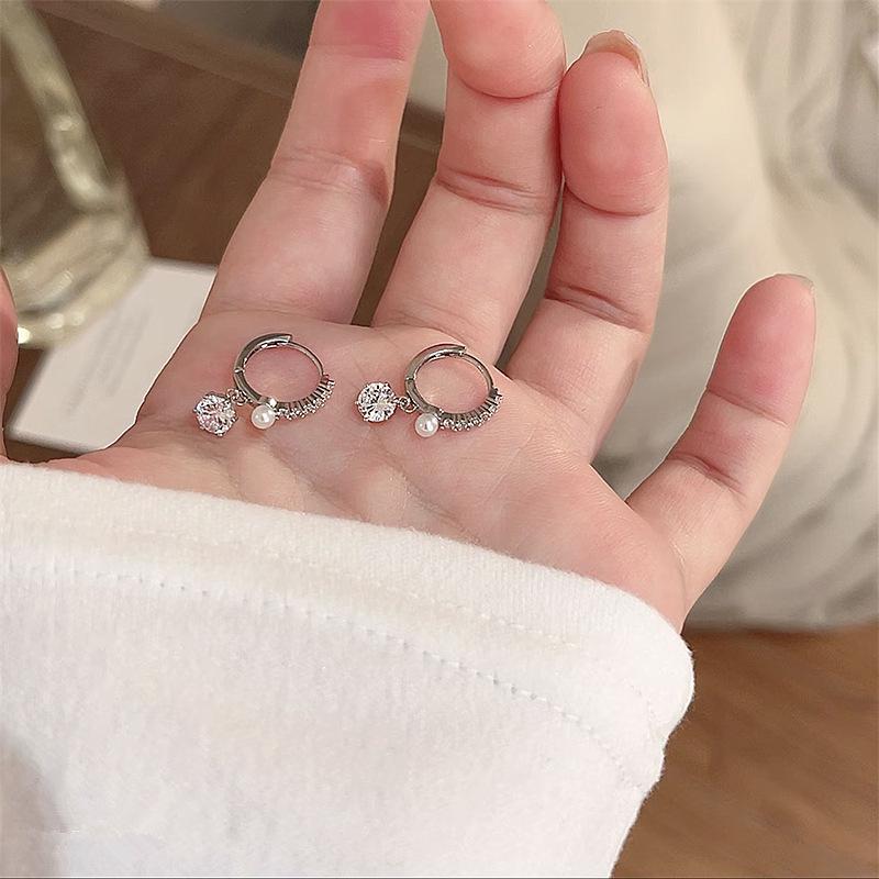 Elegant Zircon Pearl Ear Cuff: Women s Luxury Niche Design