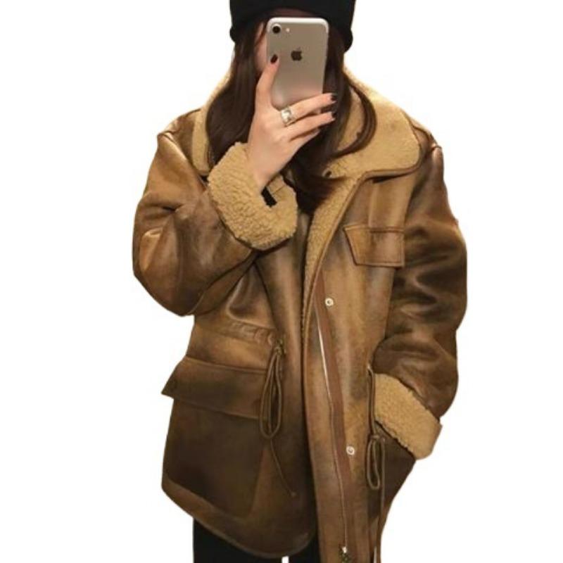 Wearing thickened coats on both sides, tall women are retro and versatile, loose and fashionable, and old temperament locomotive clothes.