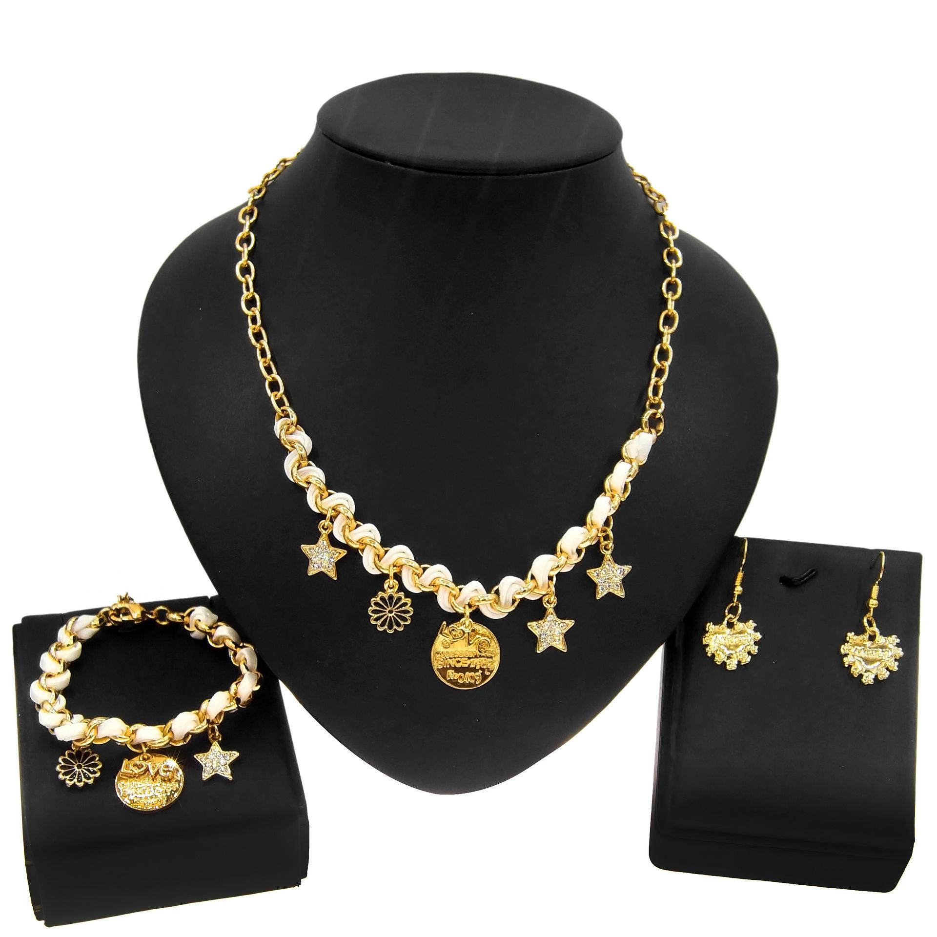 

Дубайское Золотое Алмазное Покрытие Цветочное Ожерелье Уха Браслет Кольцо Четыре Части Комплект Ювелирных Изделий Невеста Свадебные Украшения