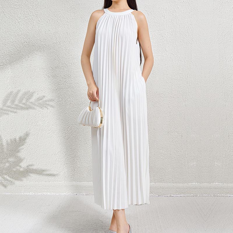 Women's Summer 2025 French Pleat Halter Neck Long Dress - Waist-Slimming High-End Vacation Style