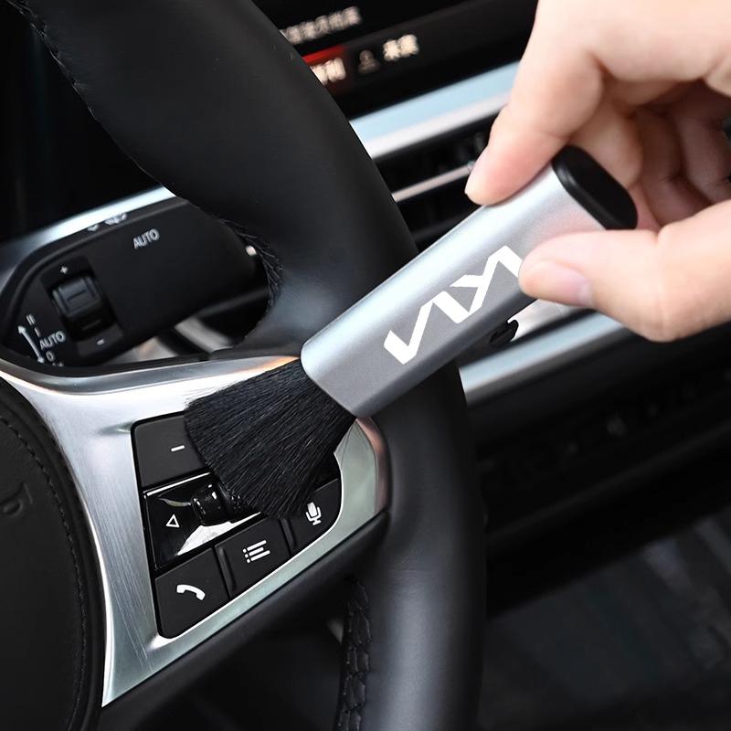 1Pcs PPS Car Retractable Cleaning Brush Artificial Wool Small Brush For KIA GT-Line Rio Ev3 ev6 Niro Stonic Sportage Ceed Forte