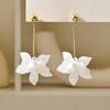 White Resin Flower New Drop Earrings For Women Fashion Temperament Drop Earrings Artistic Temperament Light Luxury Jewelry
