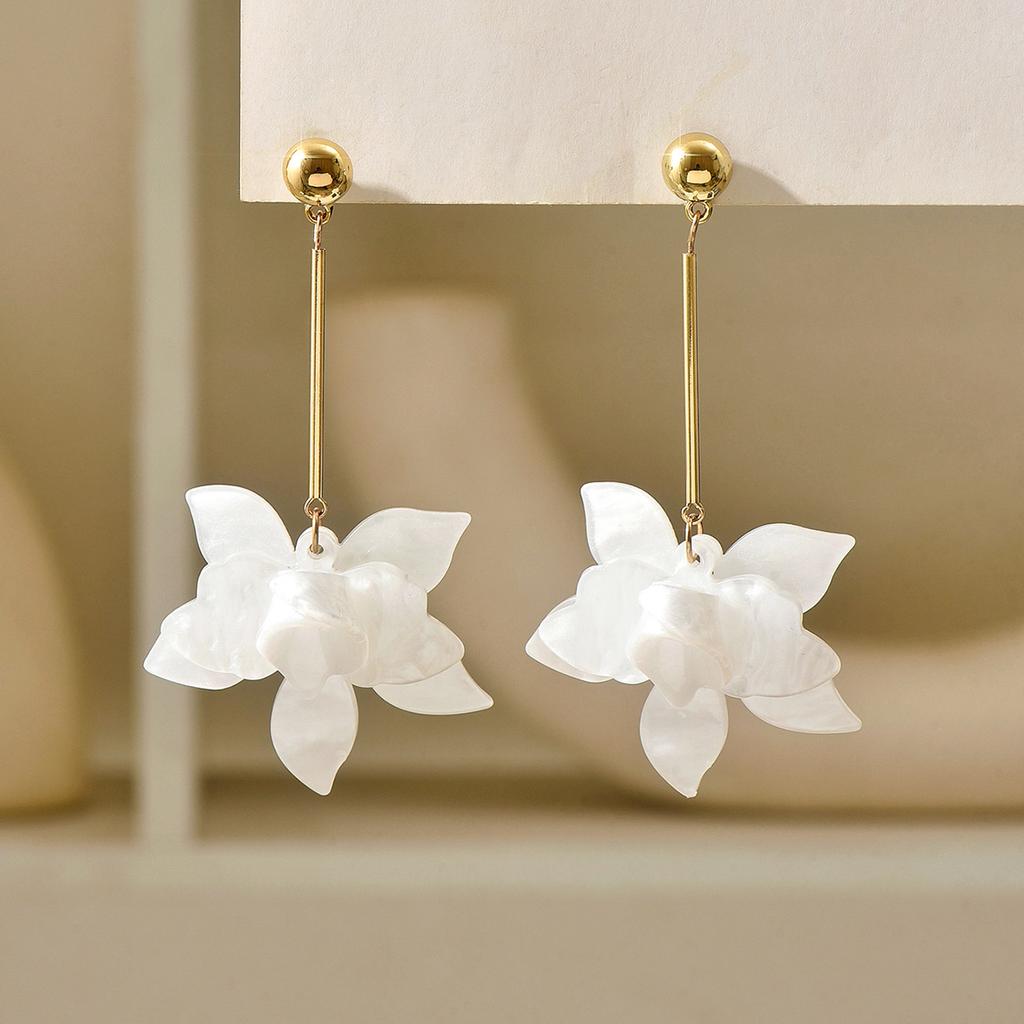 White Resin Flower New Drop Earrings For Women Fashion Temperament Drop Earrings Artistic Temperament Light Luxury Jewelry
