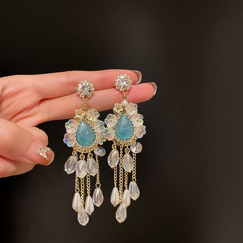 Silver Needle Heart Stud Earrings with Zircon Crystals – European & American High-End Fashion for Women