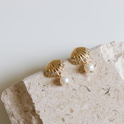 Exquisite Shell Gentle Style Pearl Earrings High-end Earrings Temperament Simple Earrings Women Retro