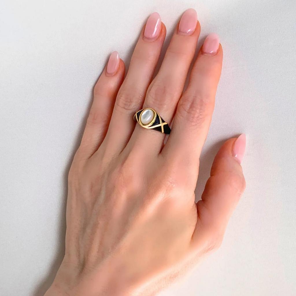 Unique Personality Black Drop Glaze High-Grade Metal Copper Plated 18K Real Gold Inlaid White Shell Ring Fashion Temperament Ring