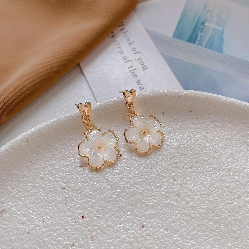 French Retro Palace Style S925 Silver Pearl Earrings – Niche Design, High-End Light Luxury 