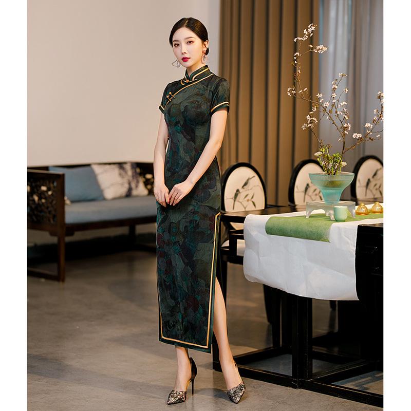 111 ancient Shengjiao Chinese style retro new catwalk cheongsam improved version dress long temperament mother outfit.