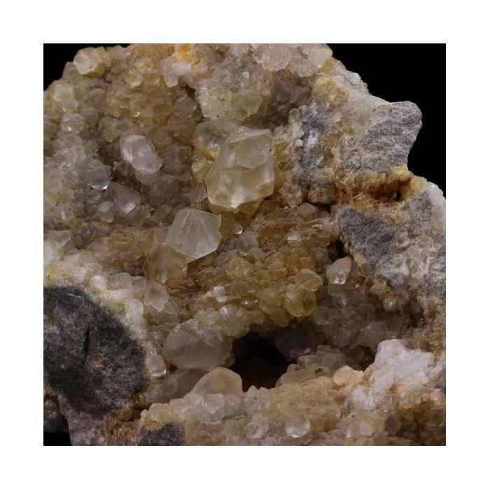 Pierres et Minéraux. Calcite. 2938.0 ct. La Sambre Quarry, Landelies, Belgique.