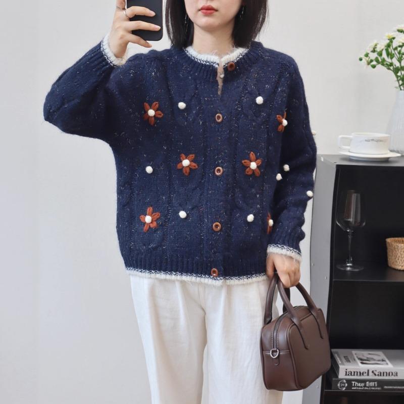 Autumn and winter new loose lazy wind knitted cardigan embroidery design gentle wind sweater jacket women