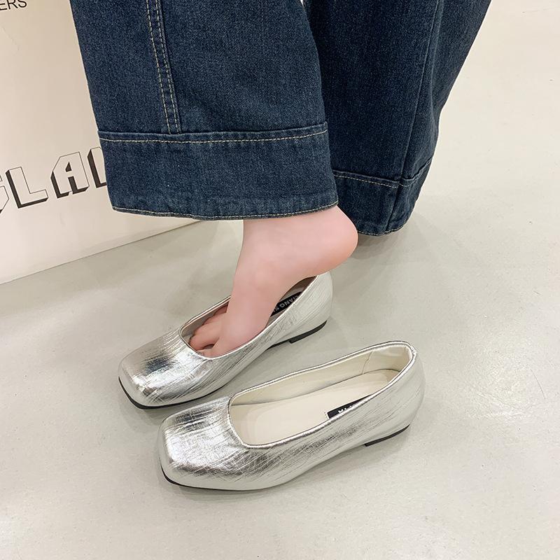Single shoes women's 2026 spring new shallow mouth retro square head versatile polka dot inner height increase single shoes