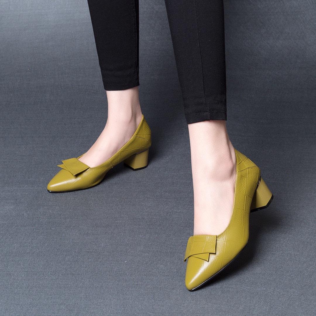 

Рабочая обувь женская обувь весна новая остроносая средний каблук квадратный каблук одинарная обувь первый слой тисненая коровья кожа профессиональная женская одинарная обувь 39