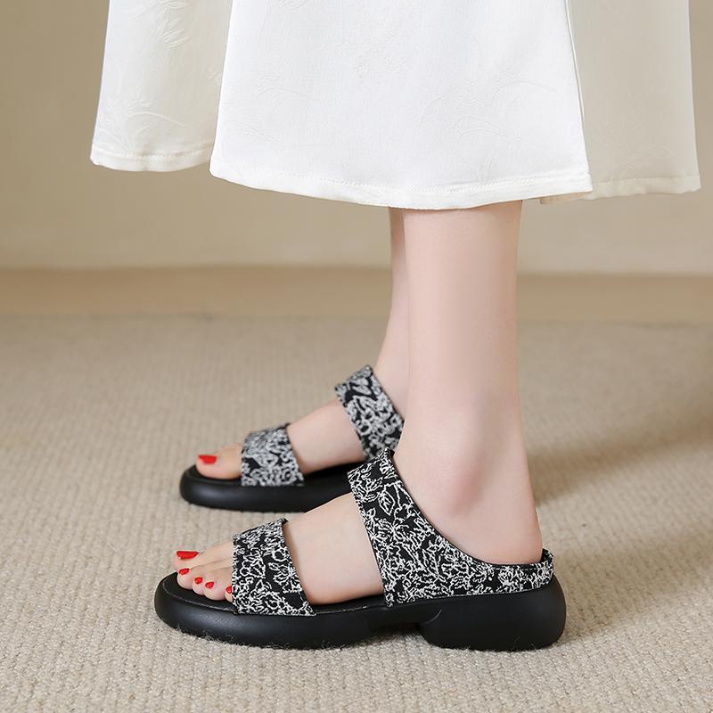 fashion Summer 2024Brand Women's Slippers Ladies Thick Sole Wide Face Casual Shoes Adult Soft Sole Beach Shoes Shoes for Women