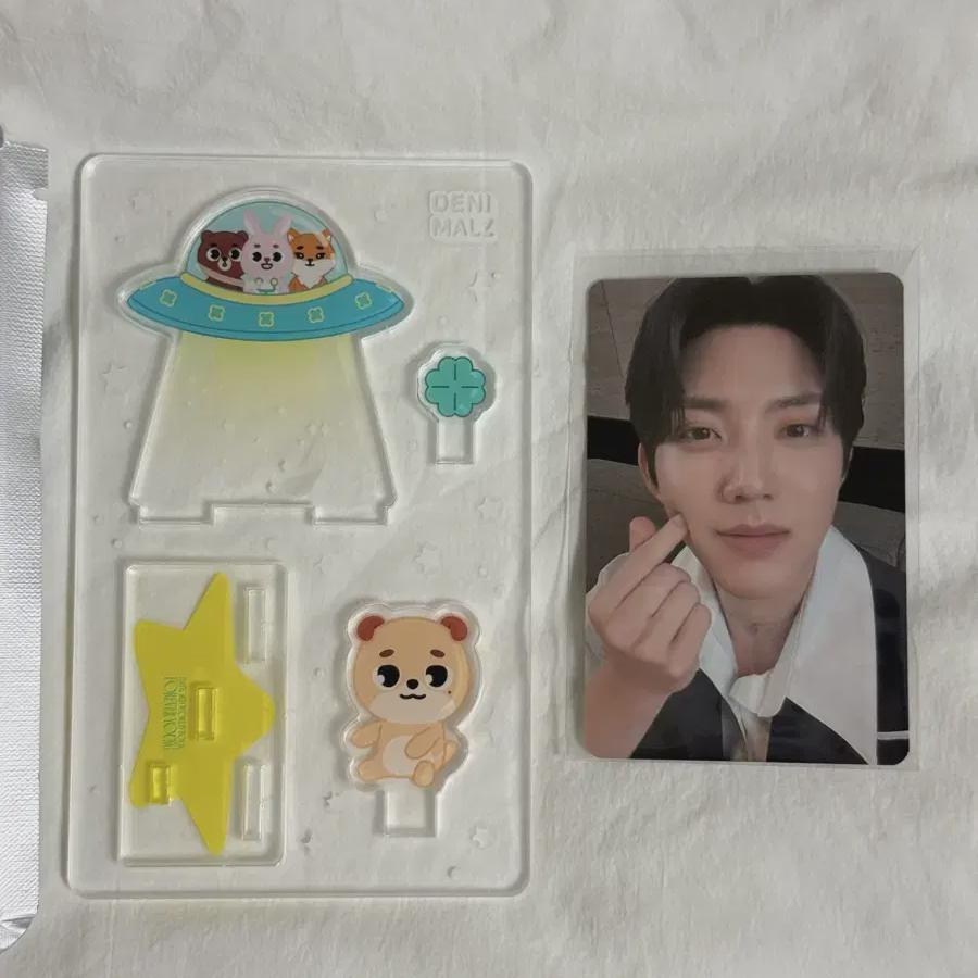 

DAY6 Foreveryoung Полезная акриловая подставка