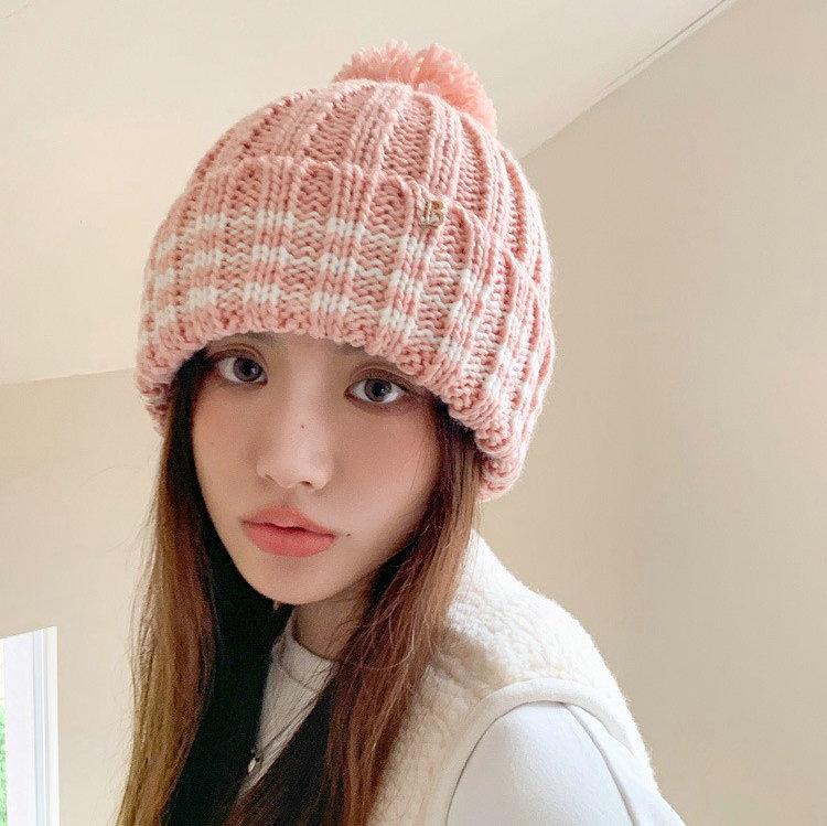 

Милая шерстяная шапка с помпоном в черно-белую полоску, женская, зимняя, осенне-зимняя новинка, теплая, с защитой ушей, шерстяная шапка, тренд Elastic (55-60cm) розовый