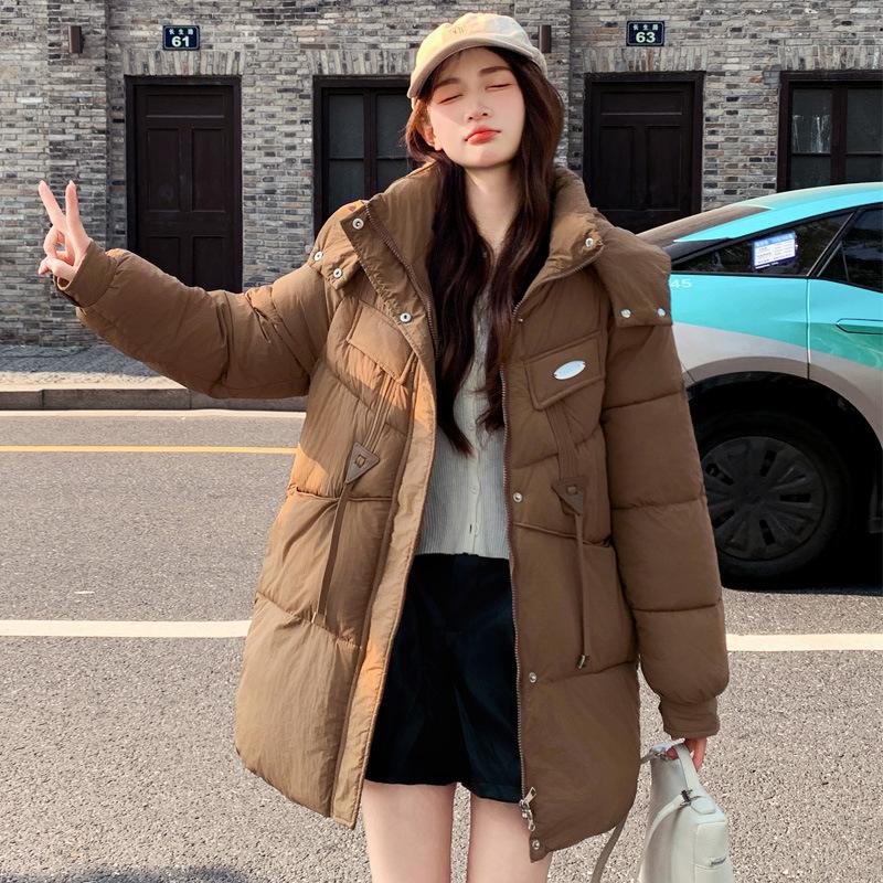 

Женская стеганая куртка 2025 новая корейская свободная куртка с капюшоном, теплая и утолщенная куртка из хлопка с пухом средней длины, стеганая одежда XL кофейный