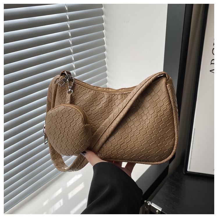 

Niche woven bags for women s 2025 spring new popular messenger bags, foreign style, fashionable and elegant shoulder armpit bags хаки