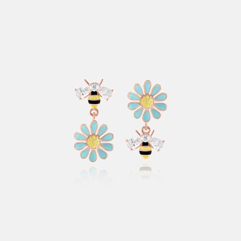 JUDY AND PAUL Flea Honeybee and Flower Unbalanced Earrings
