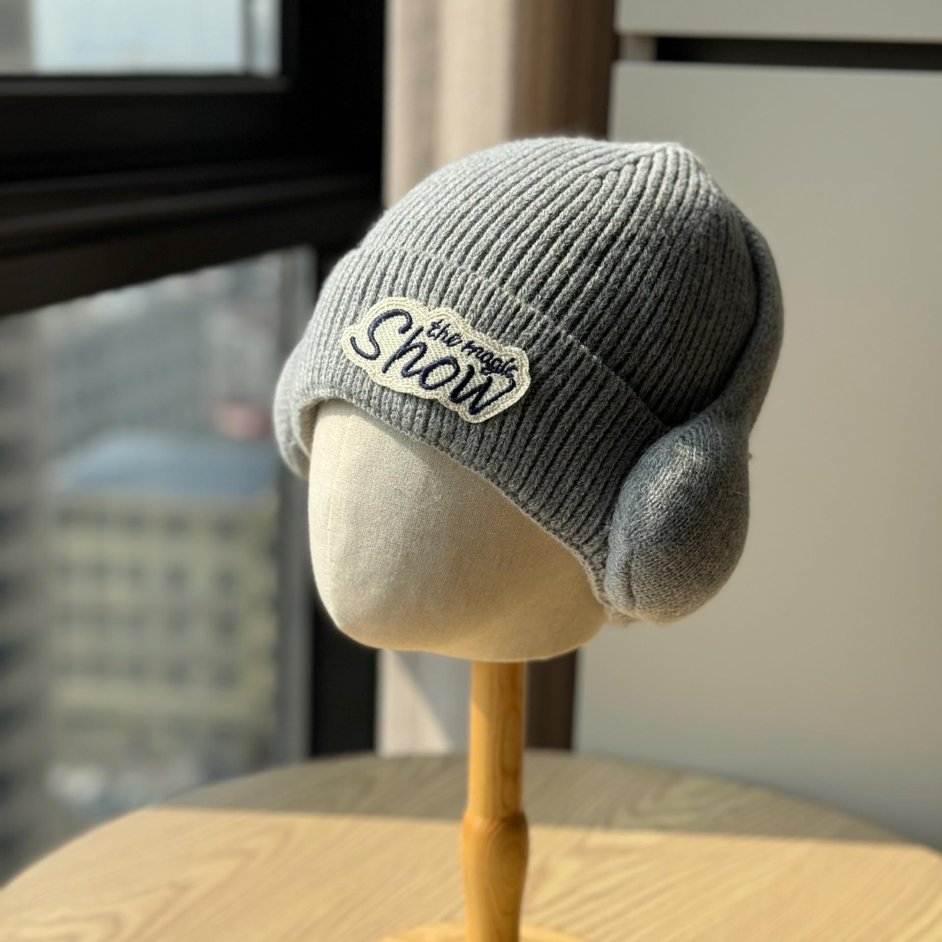 

New fashionable woolen hat for men and women, warm and versatile for autumn and winter, ear-protecting knitted hat that makes the face look smaller, Adult54-60Average Size сірий колір