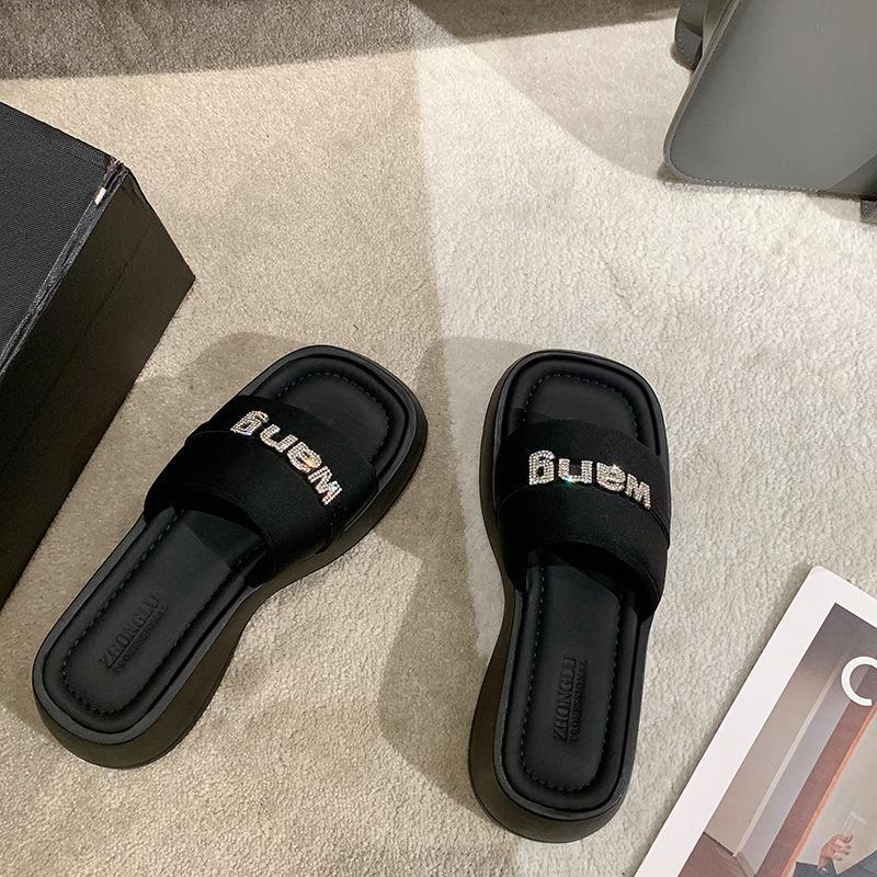 Rhinestone muffin slippers women's summer new outer wear thick bottom heightening one-word drag high-end sandals