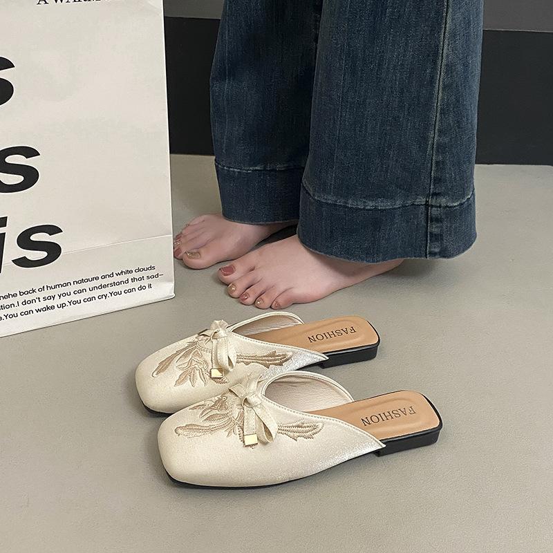 Fashion Chinese Style Embroidered Low Heel Mules Bow Square Toe Slip On Slides Women's Footwear Fashion Slippers Comfortable Shoes