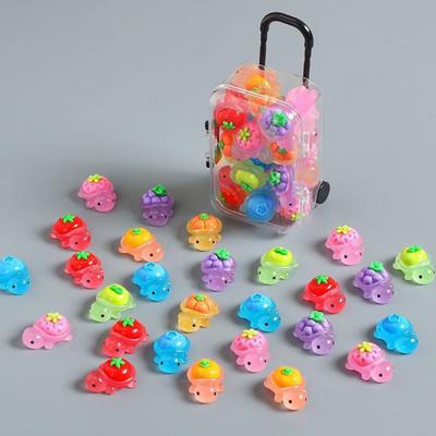 1 set Söta Sköldpaddor Miniatyrer 24 Frukt- och Grönsaksdesign Små Sköldpaddor i Mini Resväska Ljus i Mörkret Harts Sköldpaddor för Barn Kalasutdelning