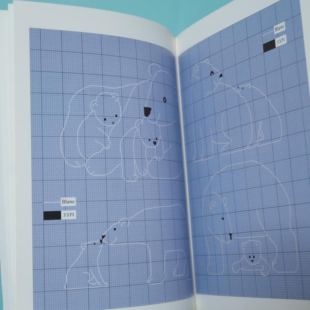 [USED] Foreign book: Mamans and bebes animaux (Cross-stitch pattern book)