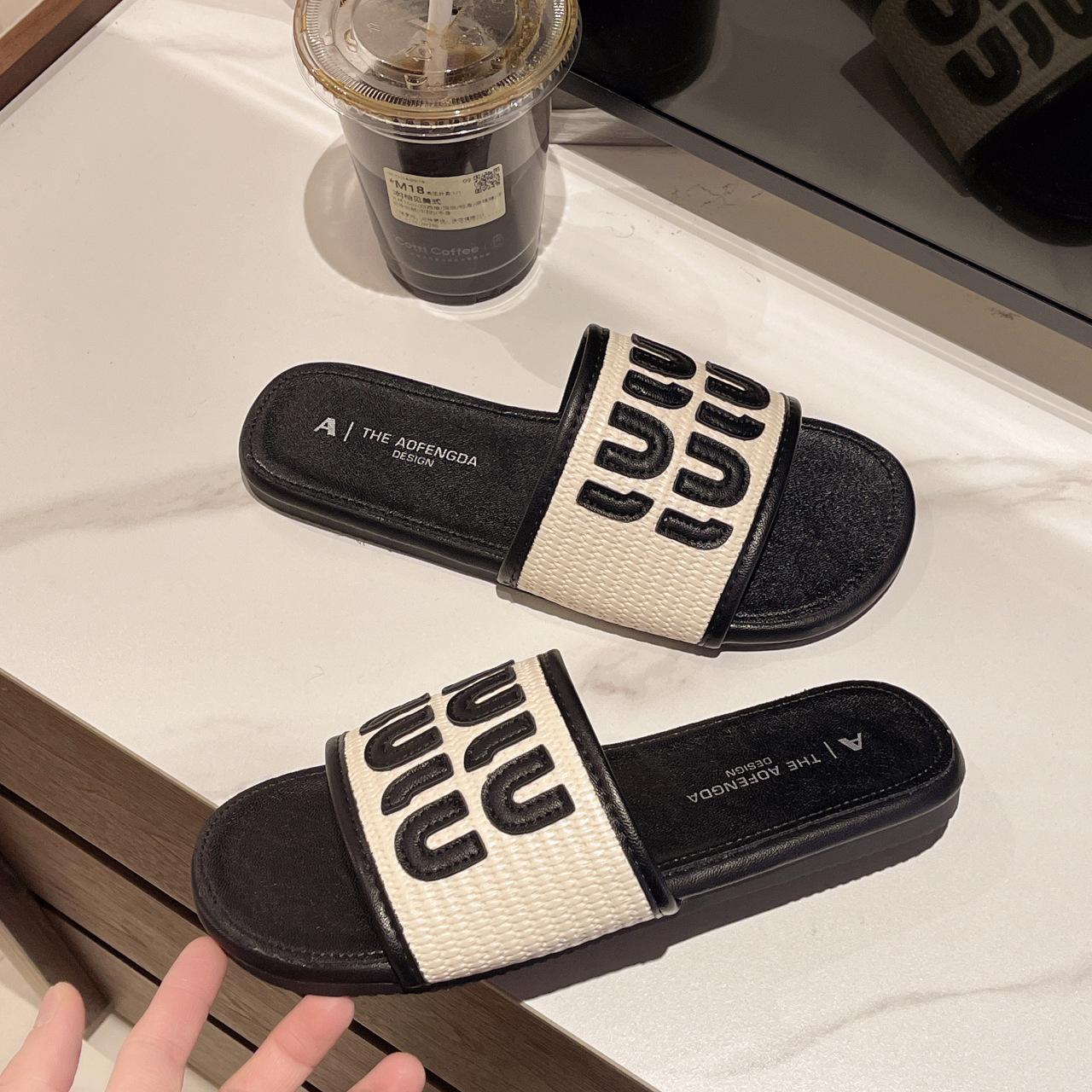 

Корейская версия узкоспециализированных однотонных туфель на плоской подошве для женщин, новинка 2025 года, французские универсальные сандалии Xiaoxiangfeng на мягкой подошве 35 чёрный