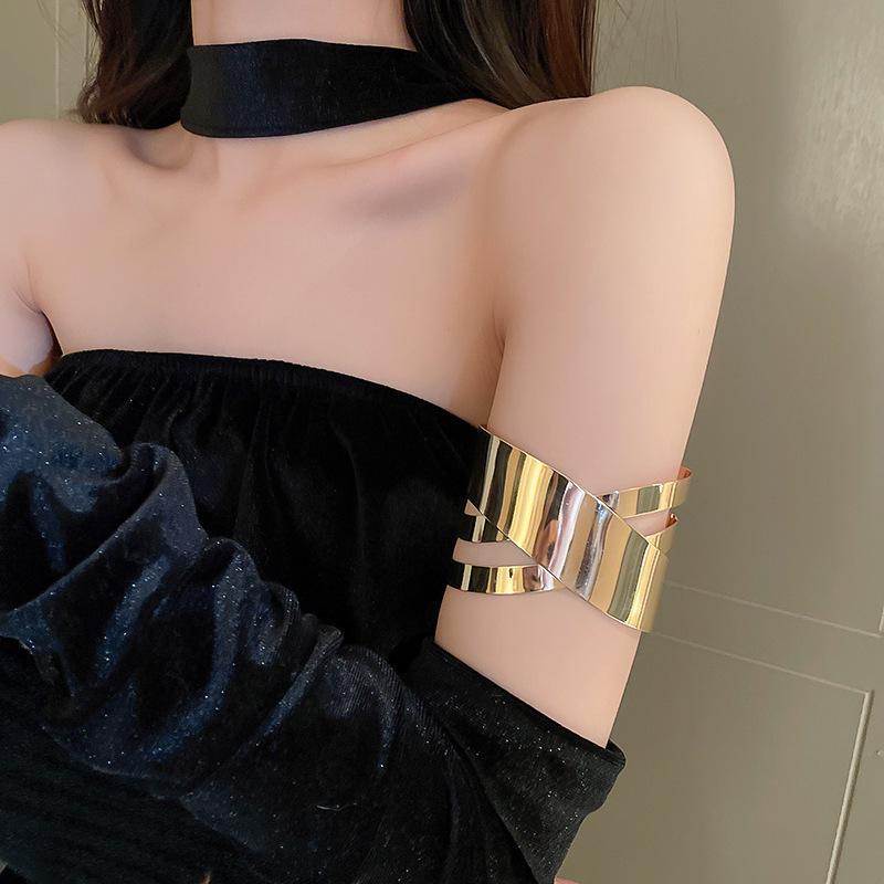 Trendy European & American Exaggerated Metal Hollow Armlet: Niche High-End Women's Jewelry