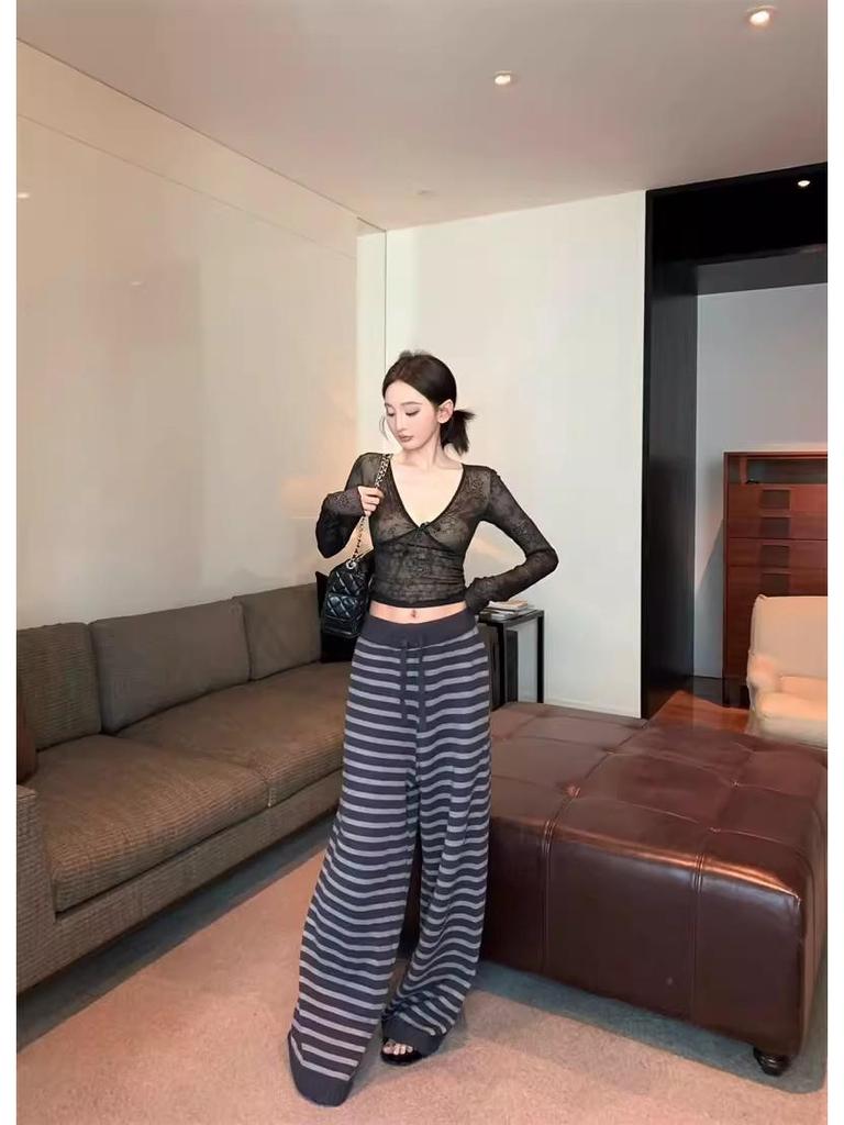 Women's Autumn Lace-up V-neck Lace Black Top - Slim Fit, Waist-cinching, Chic Long Sleeve