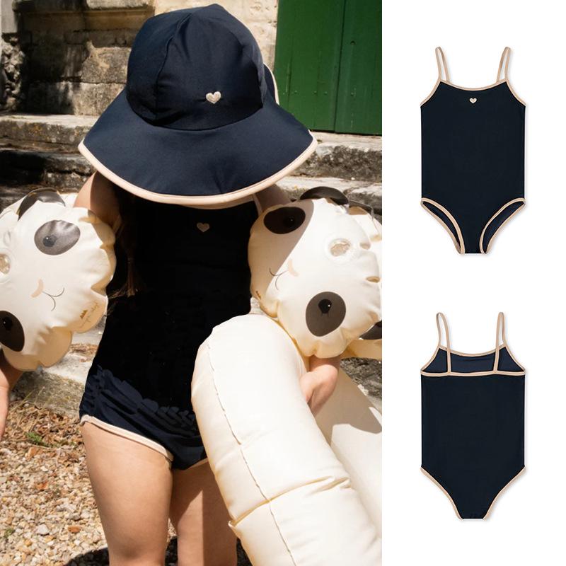 

Girls Quick-Drying Heart Embroidered Strappy One-Piece Swimsuit for Baby - Sleeveless Swimwear for Vacation and Hot Springs 120 cm