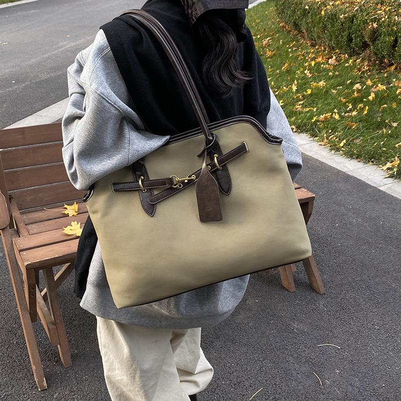 Premium matte leather large capacity tote bag underarm bag women's 2025 new fashion retro lock portable big bag