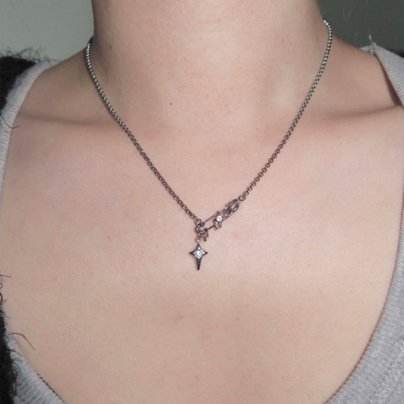 

821WEBSERVICE twinkle pin necklace silver