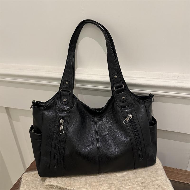 

Retro large-capacity commuting shoulder bag women s retro oil wax leather texture temperament versatile casual messenger bag чорний