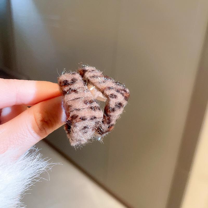 Retro Hong Kong Style Silver Needle Leopard Print Circle Earrings Light Luxury High-end Temperament Earrings Niche Earrings Women