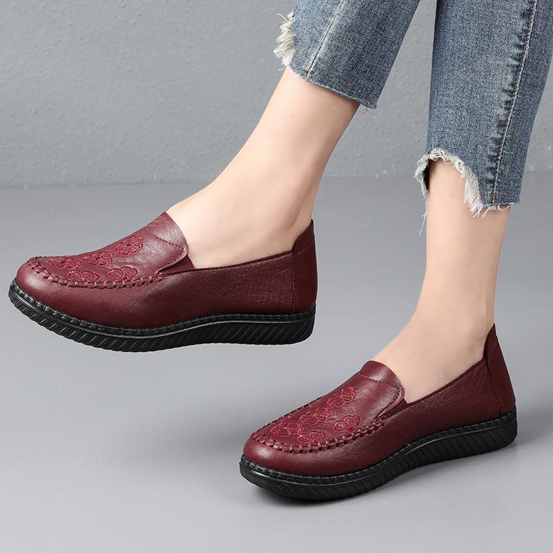New style ladies loafers, simple and classic mom shoes, ladies leather flat shoes, anti-slip and comfortable soft materials