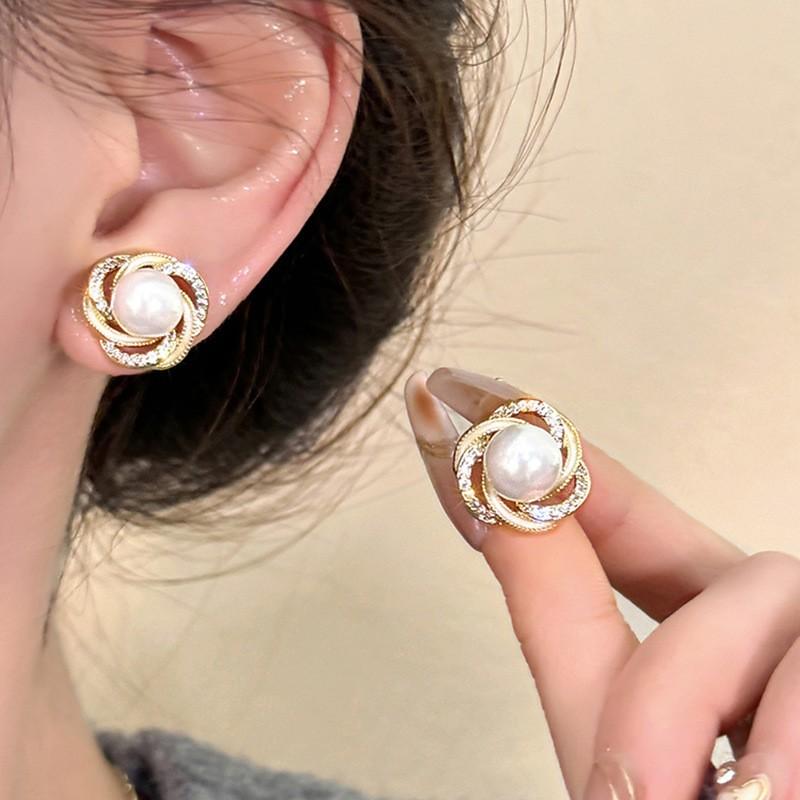 Silver Needle Korean Round Imitation Pearl Stud Earrings For Women Trending Vintage Women's Crystal Earrings
