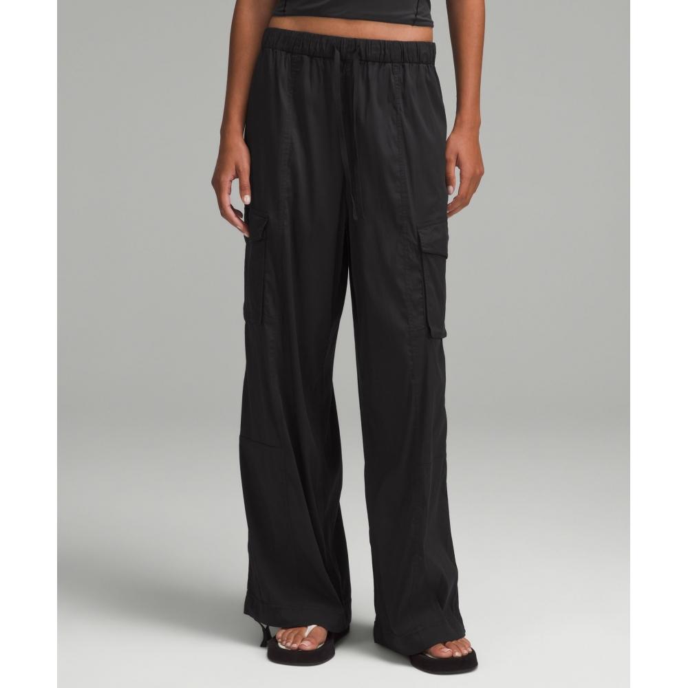 

Lululemon Lightweight Adjustable Mid Rise Cargo Pant Black XXS