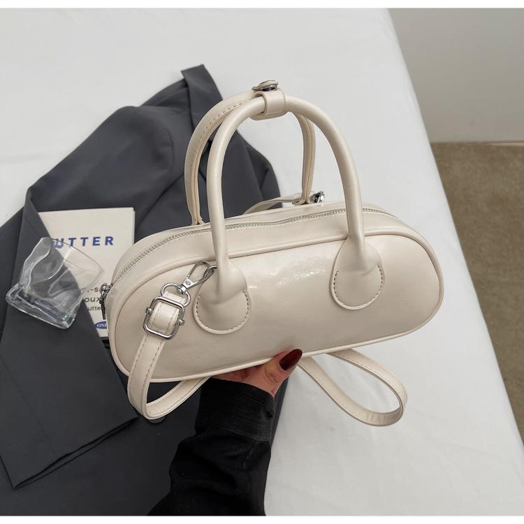 Fashion High Sense Niche Casual Versatile Baguette Bag Women's 2025 Spring and Summer New Solid Color Handbag Messenger Bag