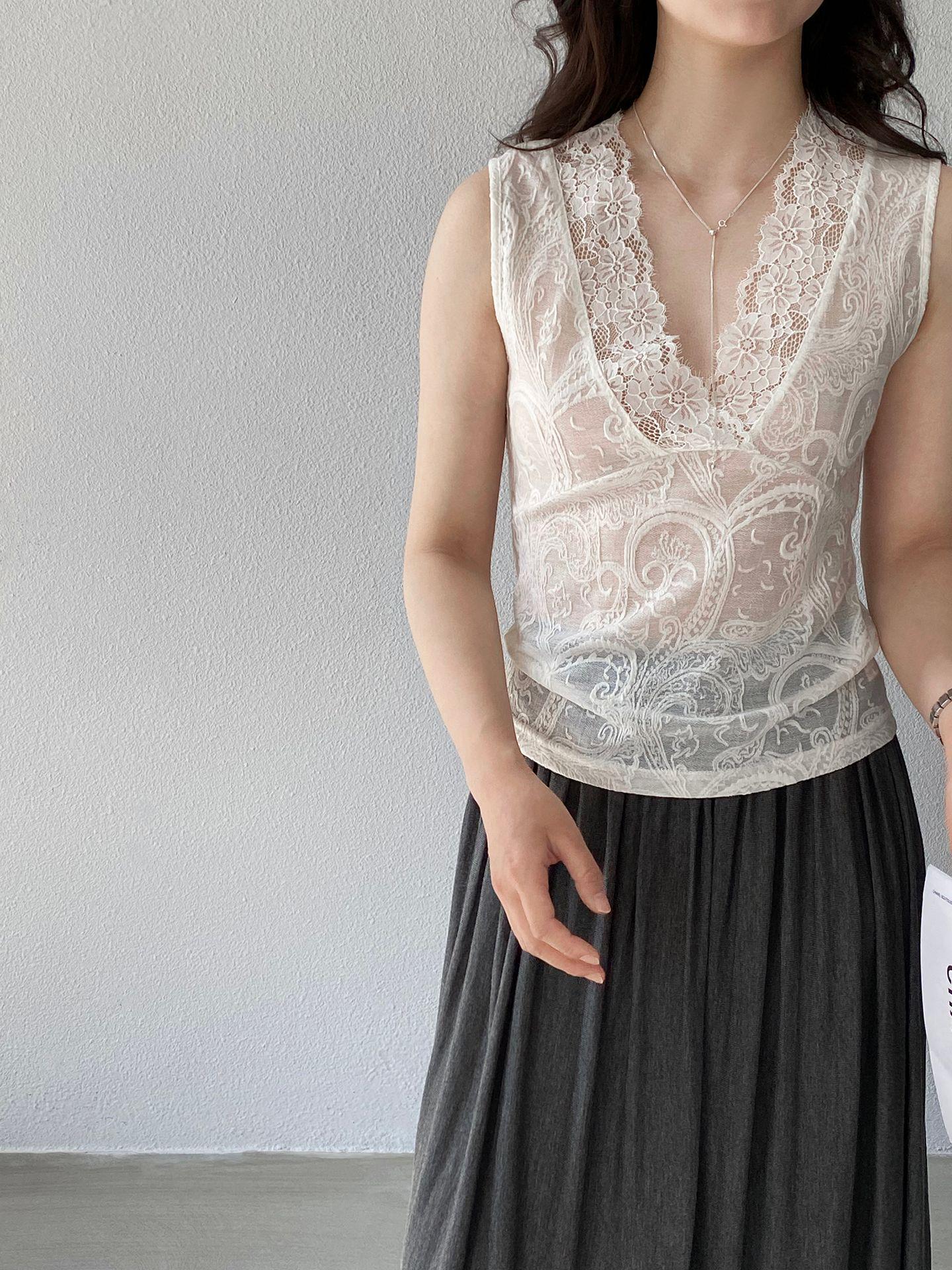 

Jiang Zuo Vibe Buddy Korean Style Lace Vest for Women - Chic V-Neck Layered Spring Wear Medium